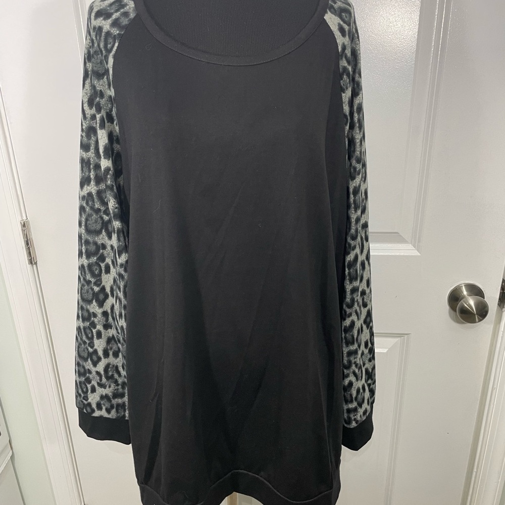 ALLEGRACE Black and Gray Leopard Print Sleeve Top Size 24W CB-106